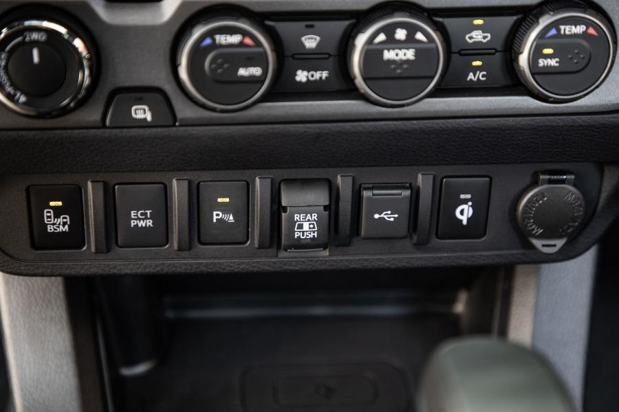 Детали интерьера Toyota Tacoma TRD Pro Double Cab 2019 года  (фото 59 из 60)